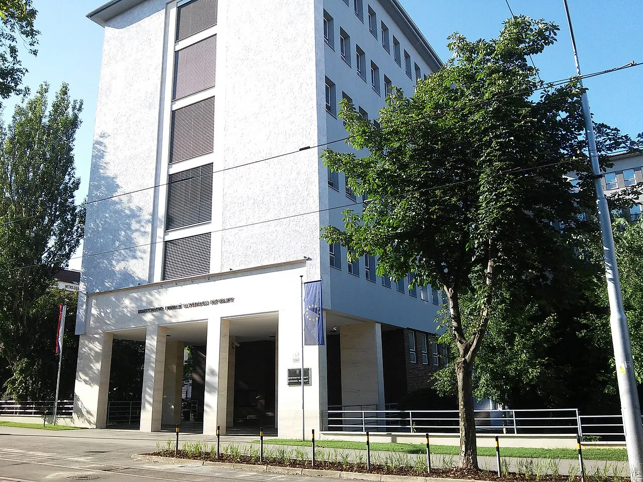 Het gebouw van het Slowaakse ministerie van Financiën aan de Štefanovičova-straat in Bratislava.