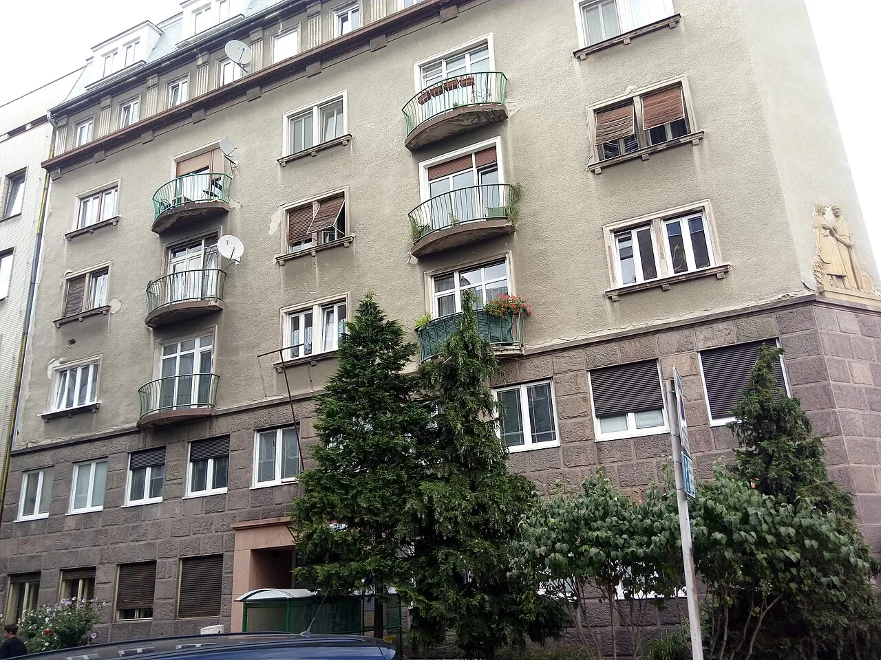 Het gebouw aan Bezručova 9 in Bratislava, de zetel van gemeentekoepel ZMOS.