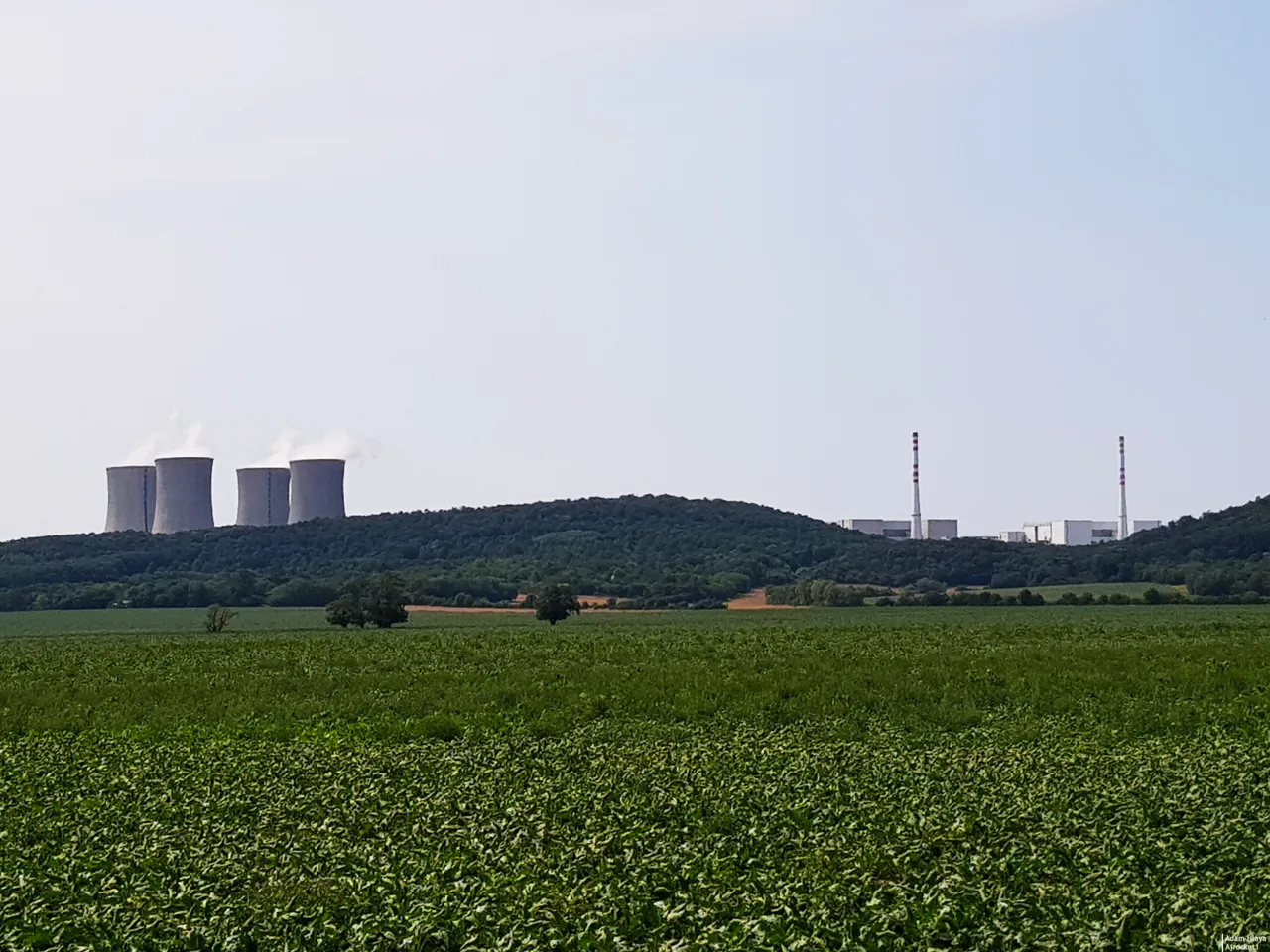 Buitenaanzicht van de kerncentrale Mochovce in Slowakije